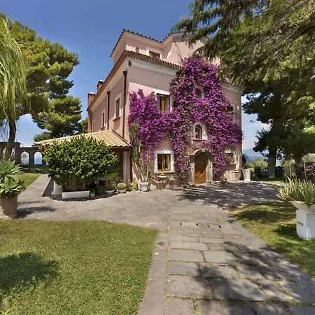 Capo Santa Fortunata Pensión 4*