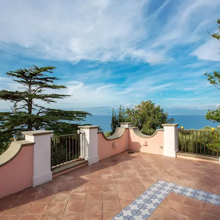 Konukevi Capo Santa Fortunata 4*